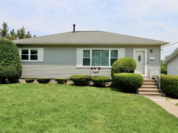 2863 Indiana Ave, Dubuque, IA 52001