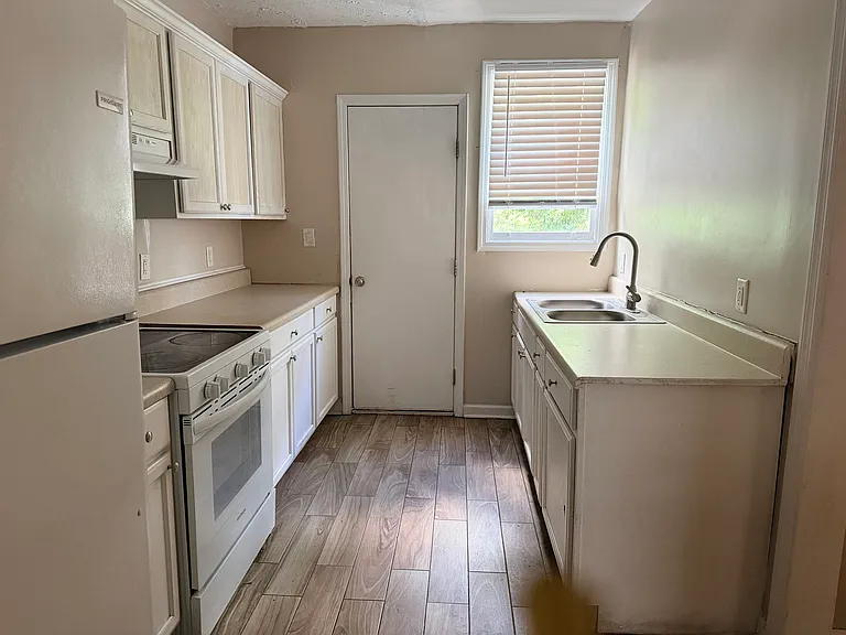 3667 Wylly Ave — Photo 5