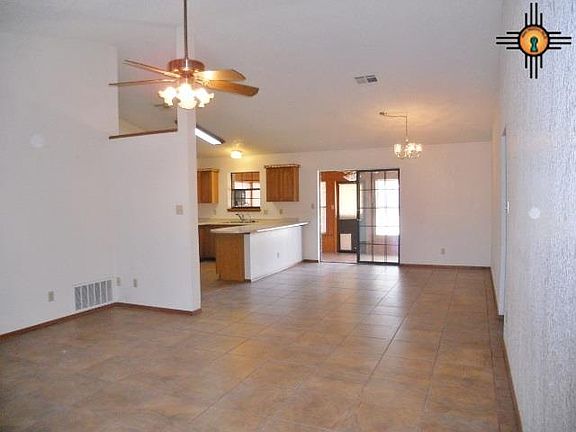 3rd image of 809 Sierra Vista Dr