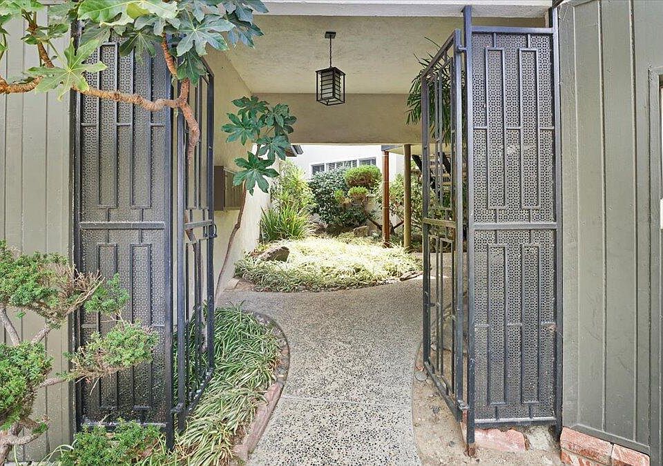 1st image of 2102 La Canada Crest Dr APT A