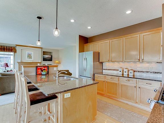 5th image of 730 Tilia Ln