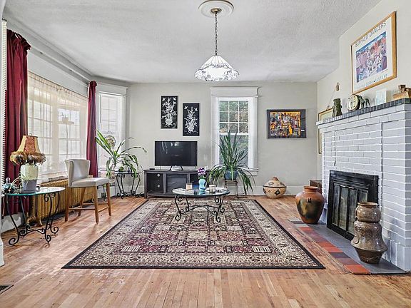 4th image of 6626 1st St NW