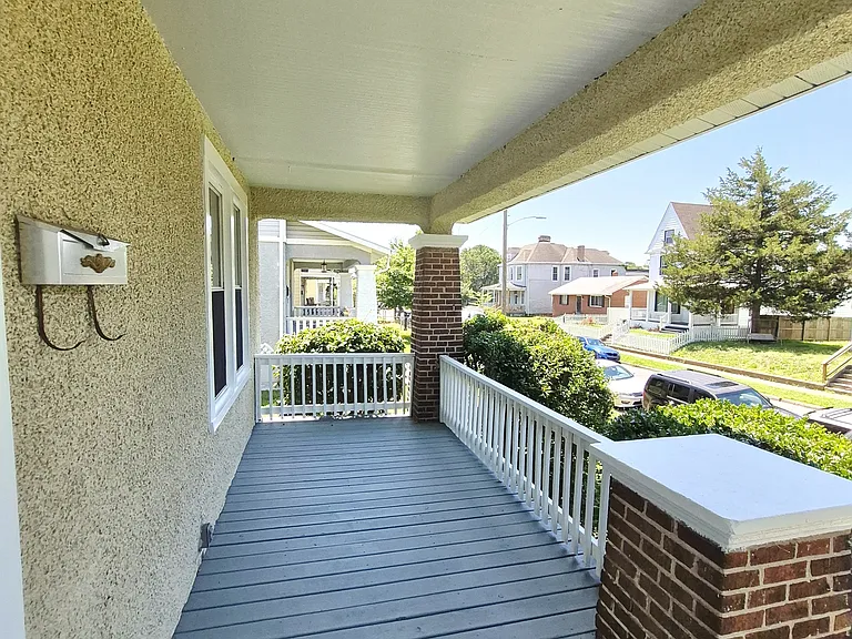 2113 Barton Ave — Photo 3