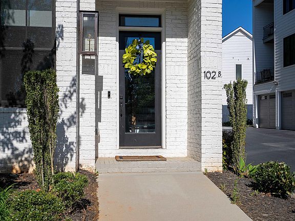 5th image of 102B S Leach St