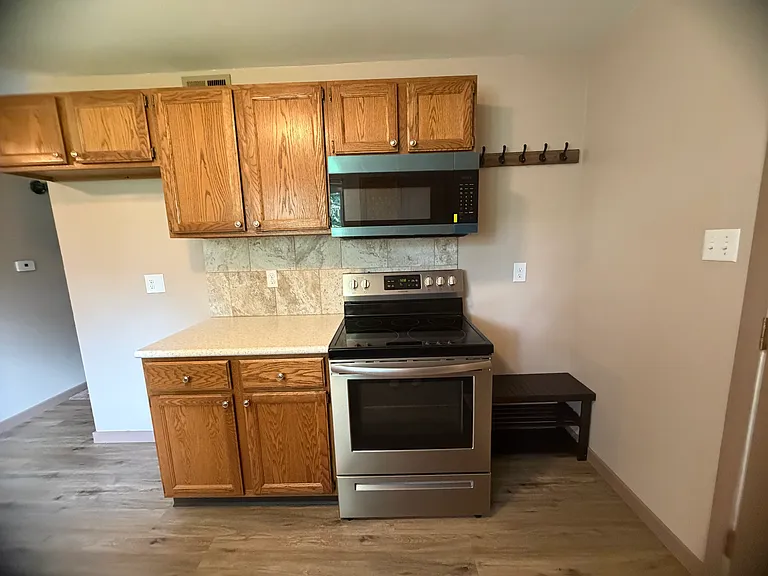 3006 Lyme St — Photo 6