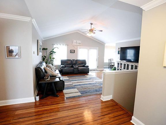2nd image of 715 Candlewood Ct