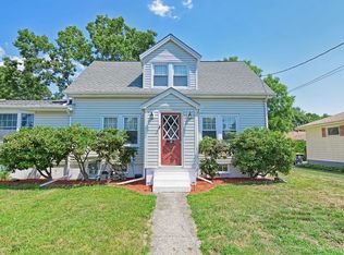 90 Taft Ave, Somerset, MA 02726