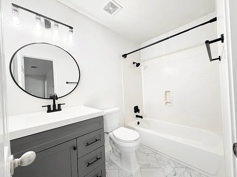 Upstairs Full Bath