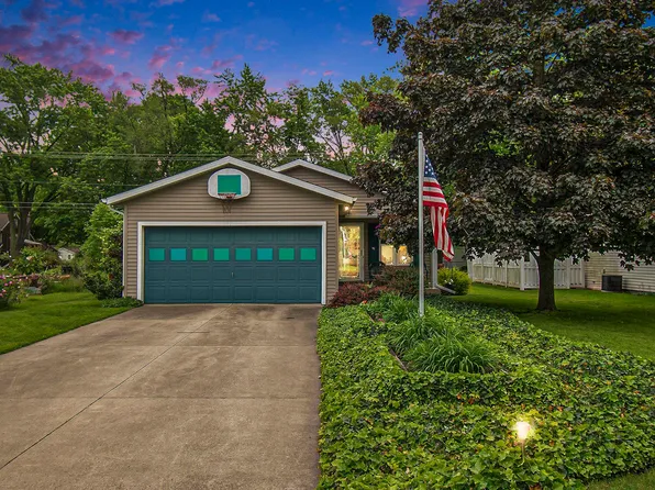 1016 S 11th St, Goshen, IN 46526