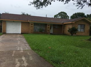 2810 Magnolia Ln, Groves, TX 77619