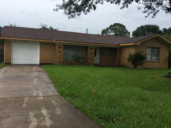 2810 Magnolia Ln, Groves, TX 77619