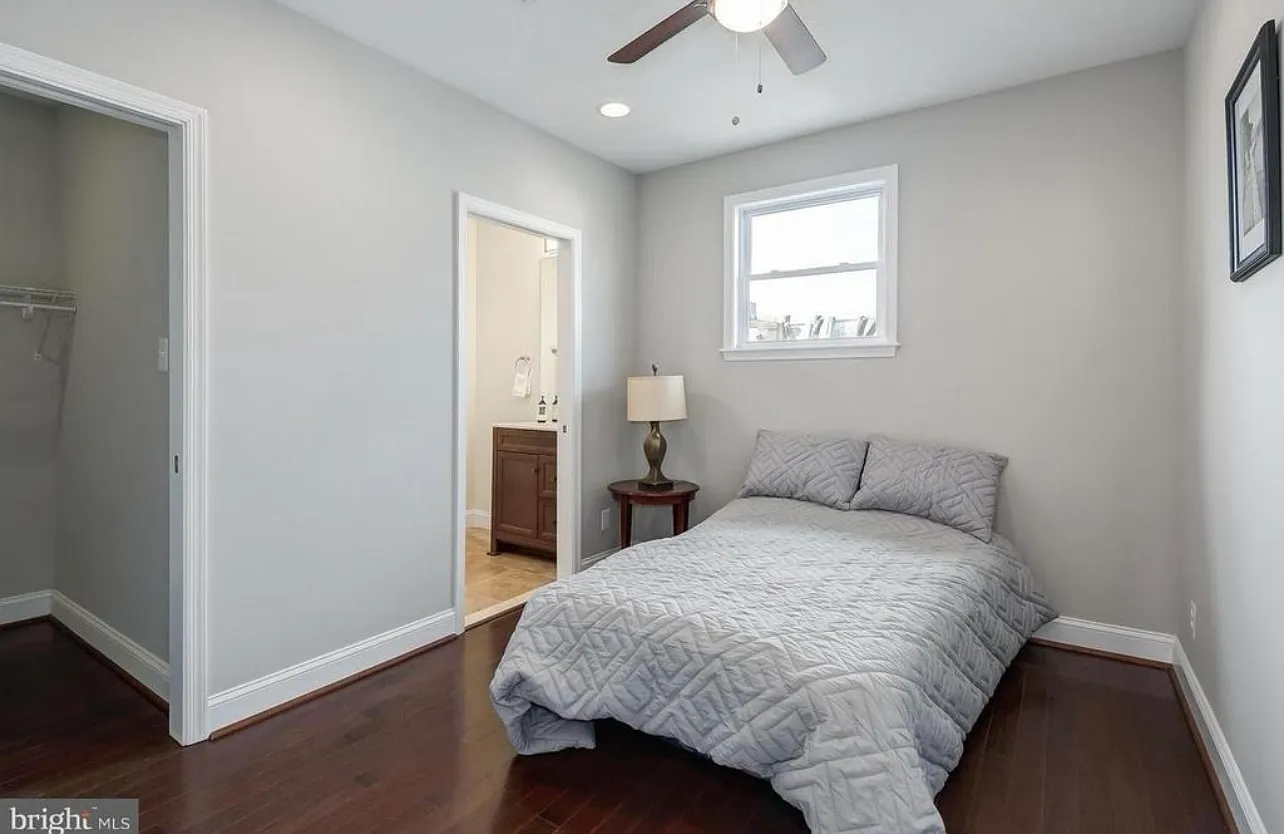 1118 Holbrook St NE photo 1