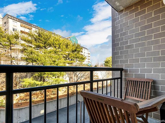 4th image of 703 Pelham Road #301