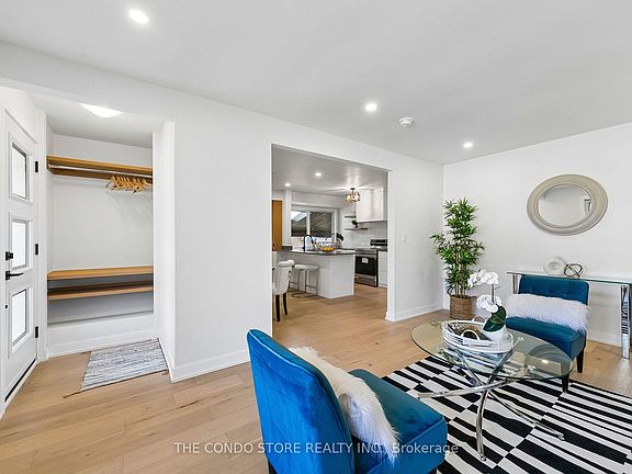 4th image of 15 Colonial Ct