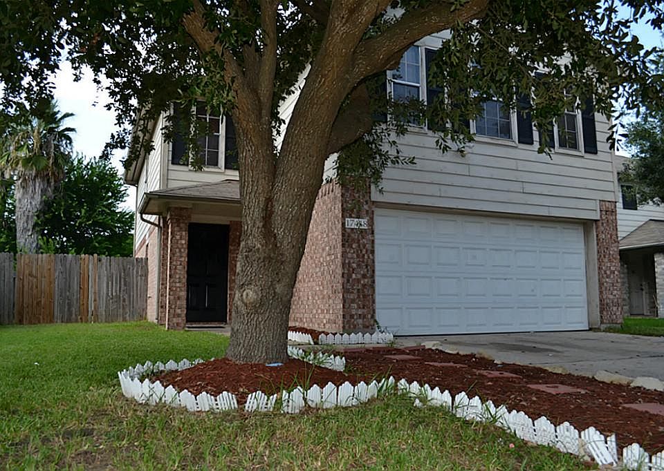 4 bedroom, 2.5 bath with gameroom/study. One of Northglen's largest floor plans