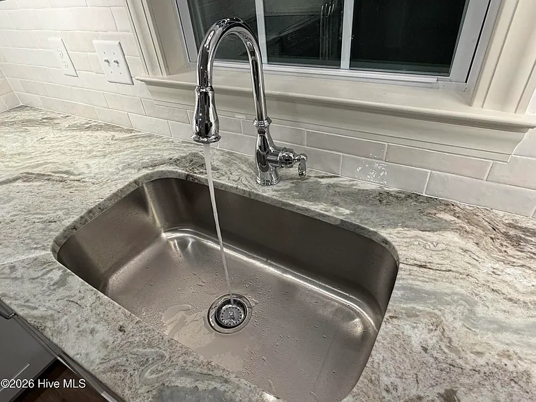 6735 Hill St — Photo 15