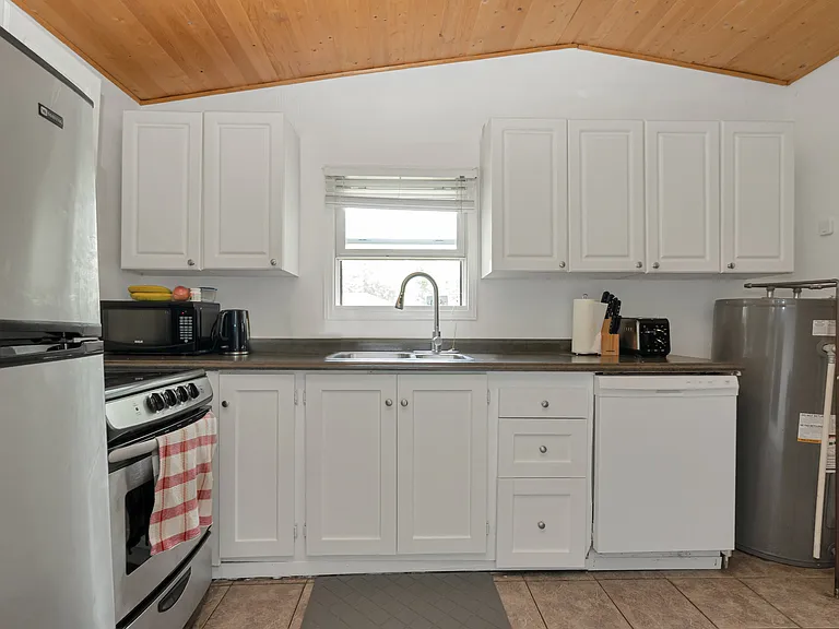33 Grove St — Photo 14