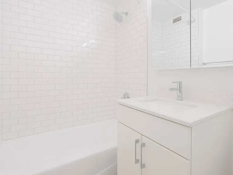 400 W 37th St #7R — Photo 50