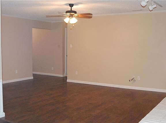 3rd image of 2001 Warwick Dr