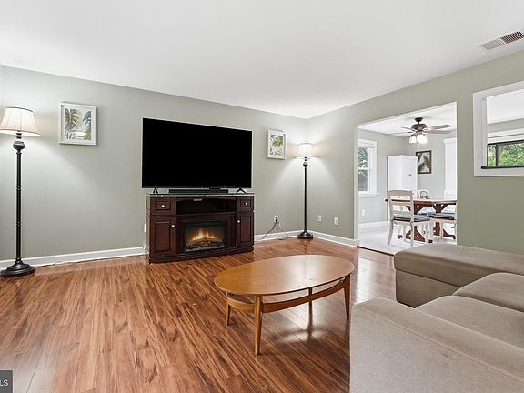 3rd image of 2718 Jackson Dr