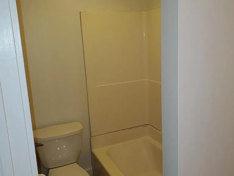 105 S Railroad Ave — Photo 4
