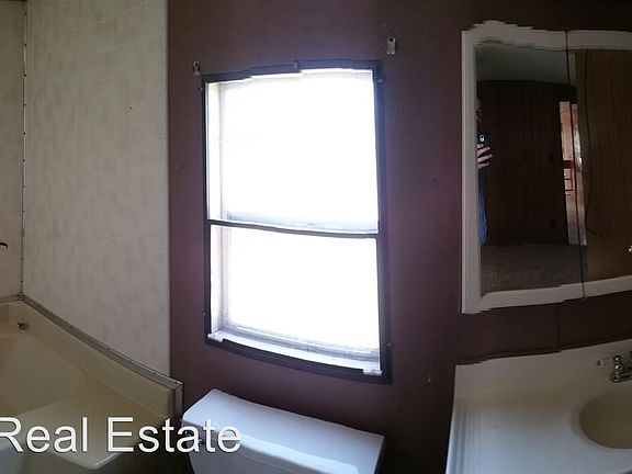 5th image of 909 Edwards Ave
