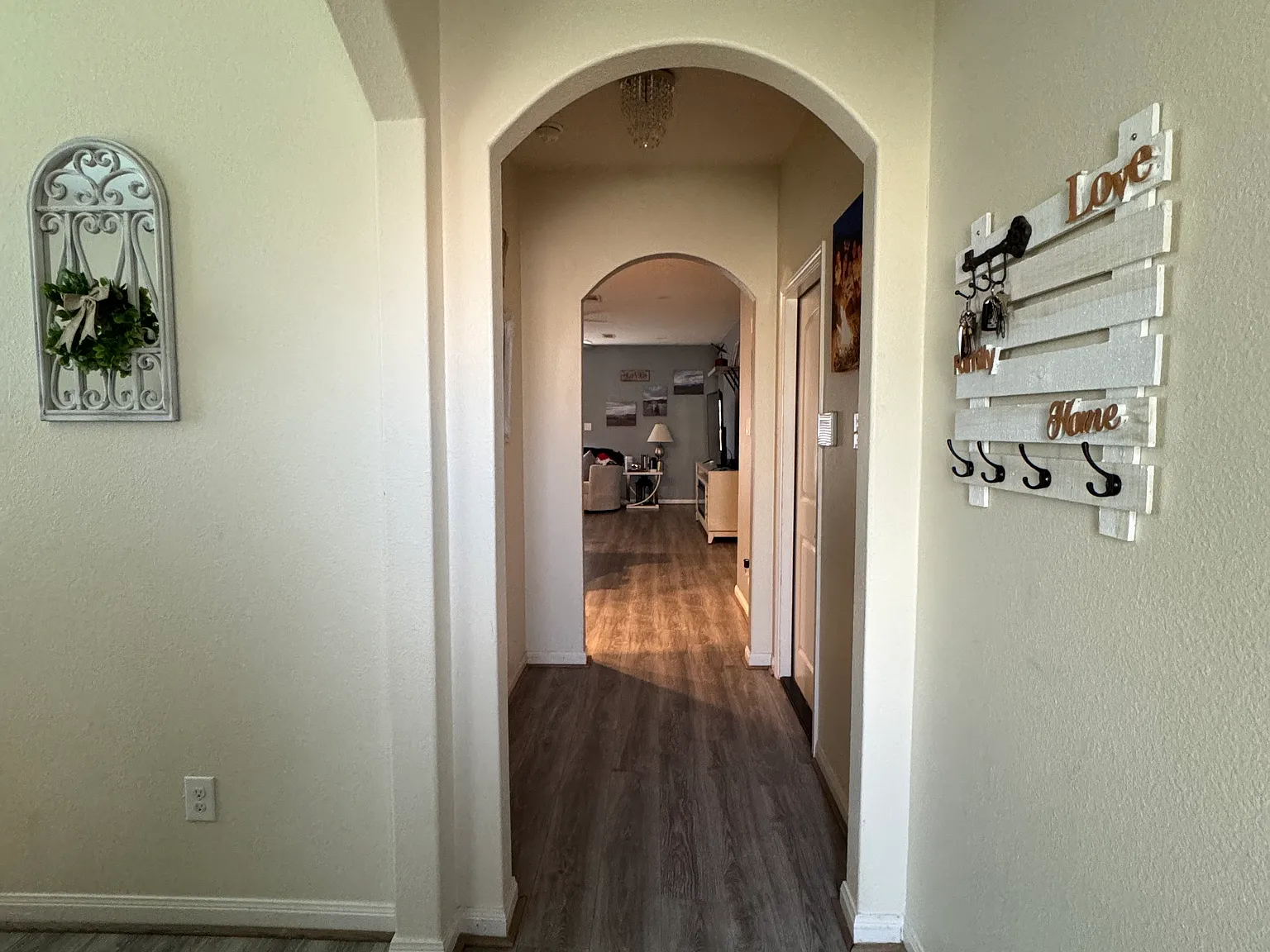 3 bed, 1581 sqft, $2,250 — Photo 2