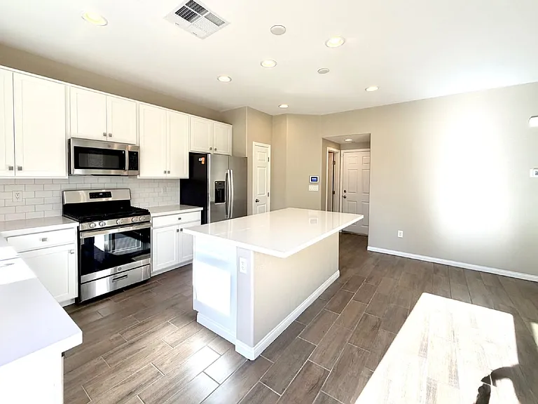 5039 Tranquil View St — Photo 9