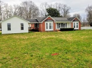3060 Creekmont Dr, Lawrenceburg, TN 38464