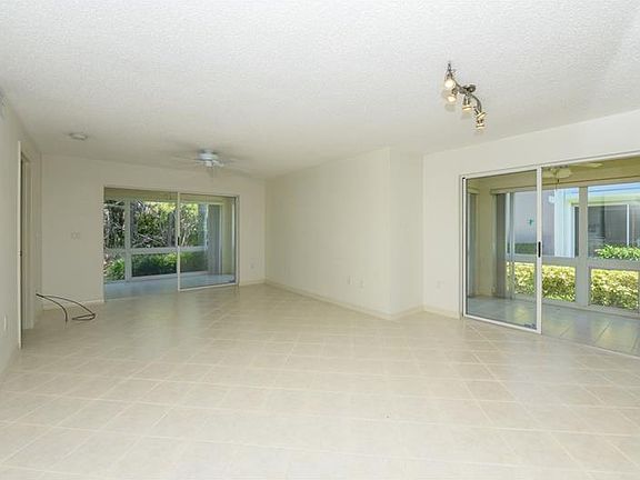 5th image of 5688 Sheffield Greene Cir #81-21