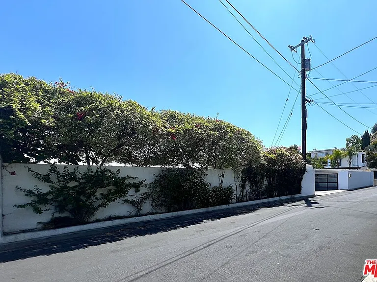 8376 Hollywood Blvd — Photo 56