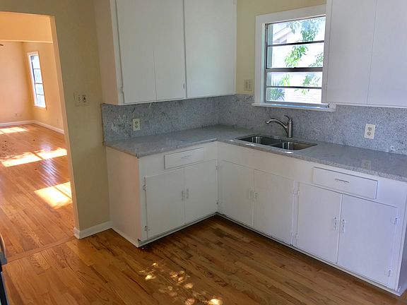 3rd image of 719 W Olmos Dr