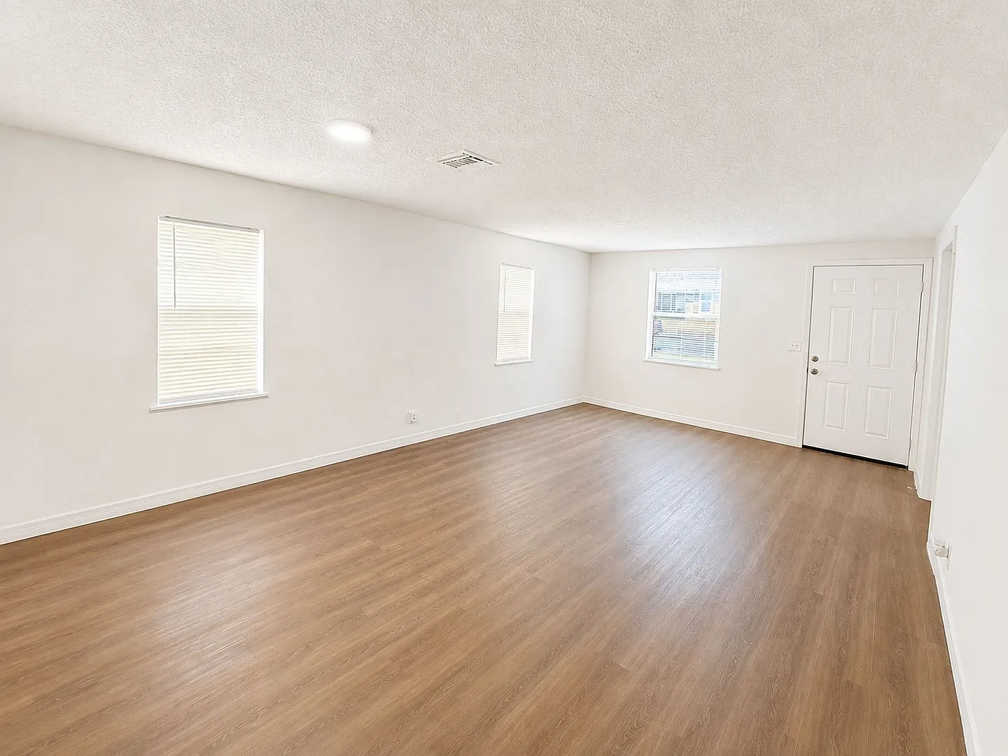 Four Bedroom, One Bath Home — Photo 4