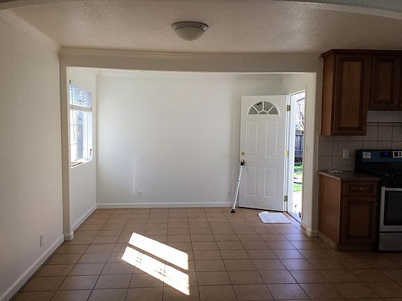 3rd image of 1359 Camellia Dr