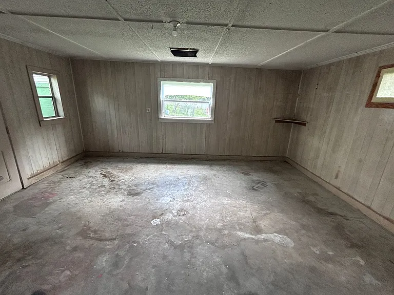 435 Lawrence St — Photo 19