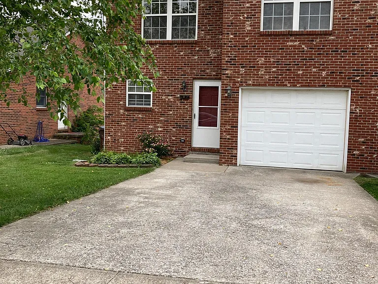 107 Parker Pl — Photo 1