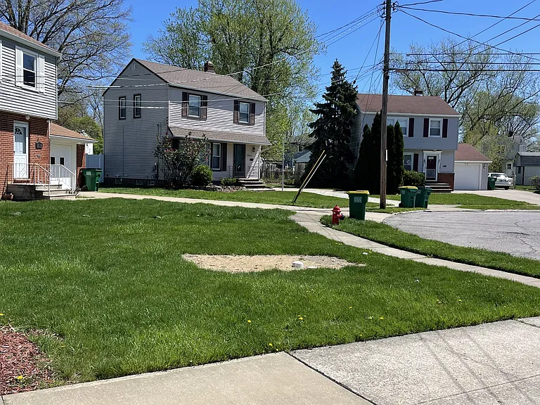 House is located on a quiet cul-de-sac, within easy walking distance of shopping, restaurants, and parks.