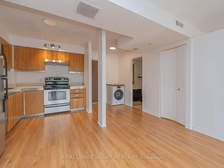 65 Harbour Sq #2109 — Photo 9