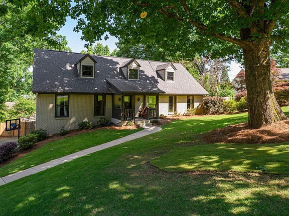 3rd image of 2364 Garland Dr