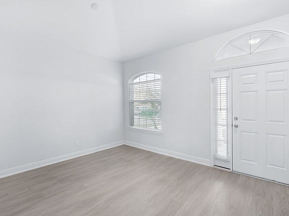 4th image of 7026 N Dakota Ave