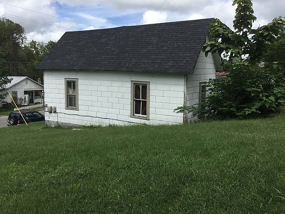 4th image of 325 Norfolk Ave