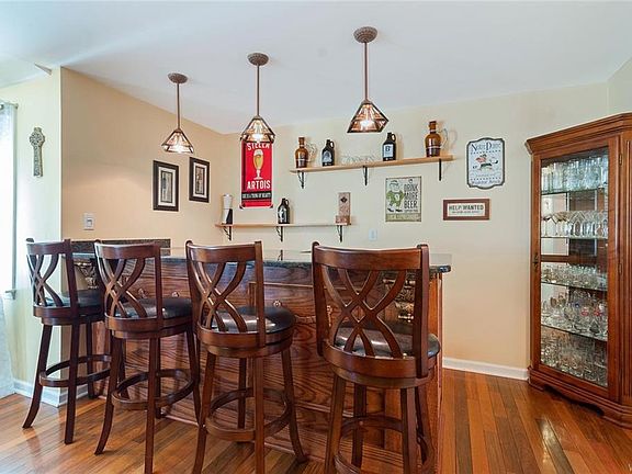 5th image of 239 Paradise Ln