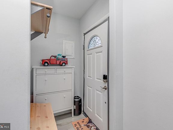 5th image of 119 Fleetwood Ave
