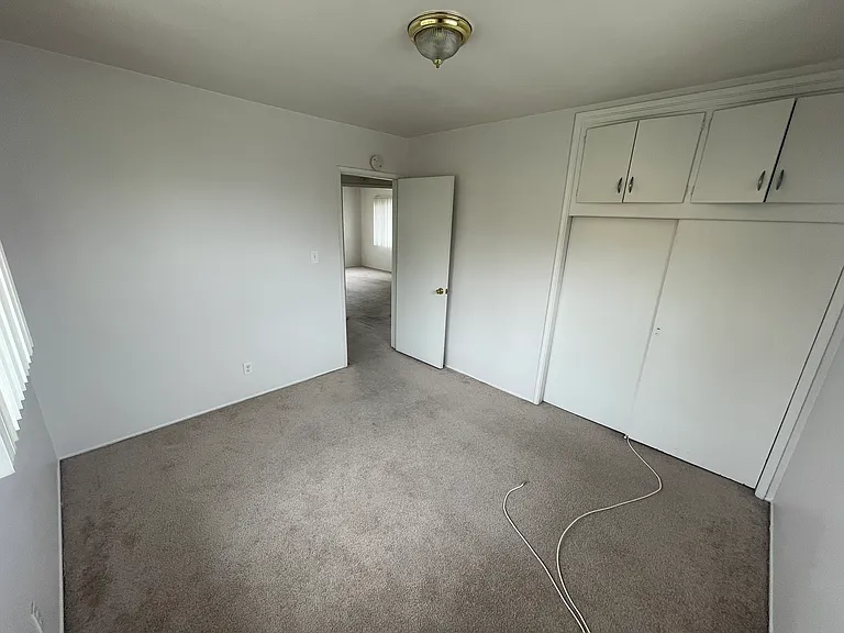 2568 Landis St — Photo 10