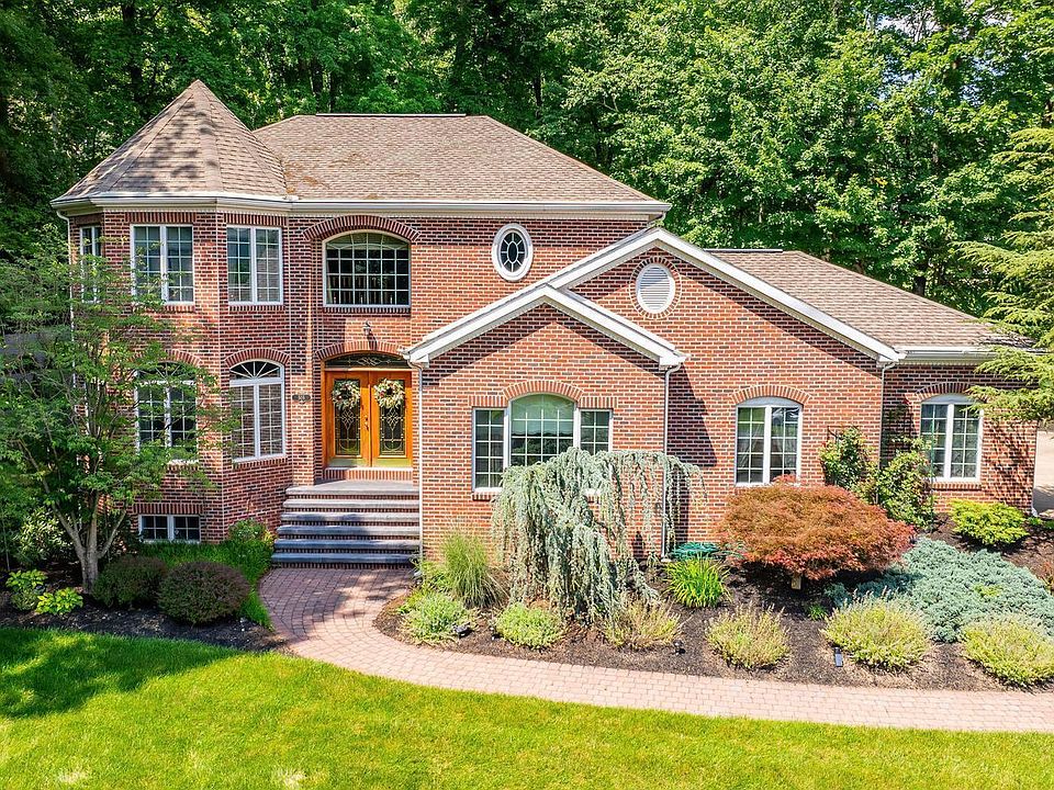 1st image of 505 Crestwood Dr