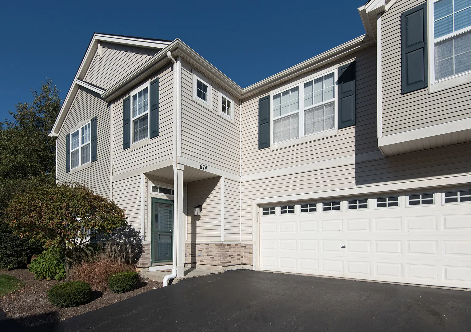 3 bed, 1.5 bath, 1646 sqft, $2,250 — Photo 2