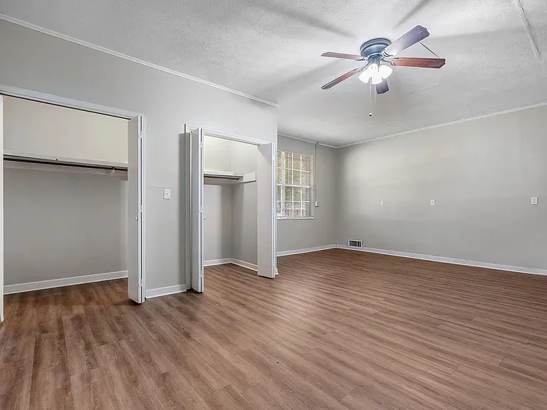 2507 Waldemar Ln — Photo 6