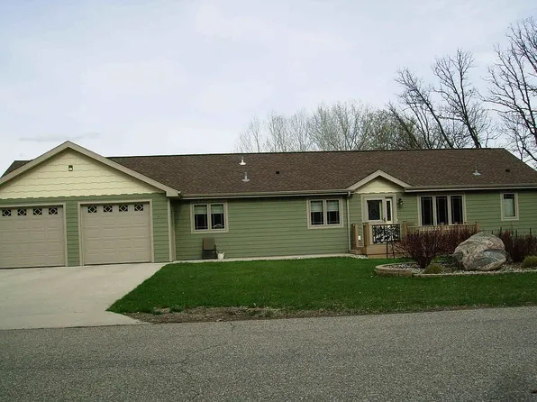 317 Oak Hills Dr, Detroit Lakes, MN 56501