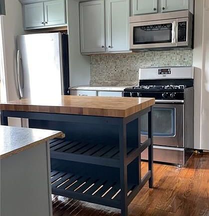 2nd image of 310 Graves St #2