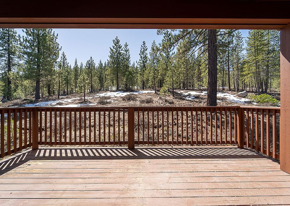 Rear deck has great views !!
